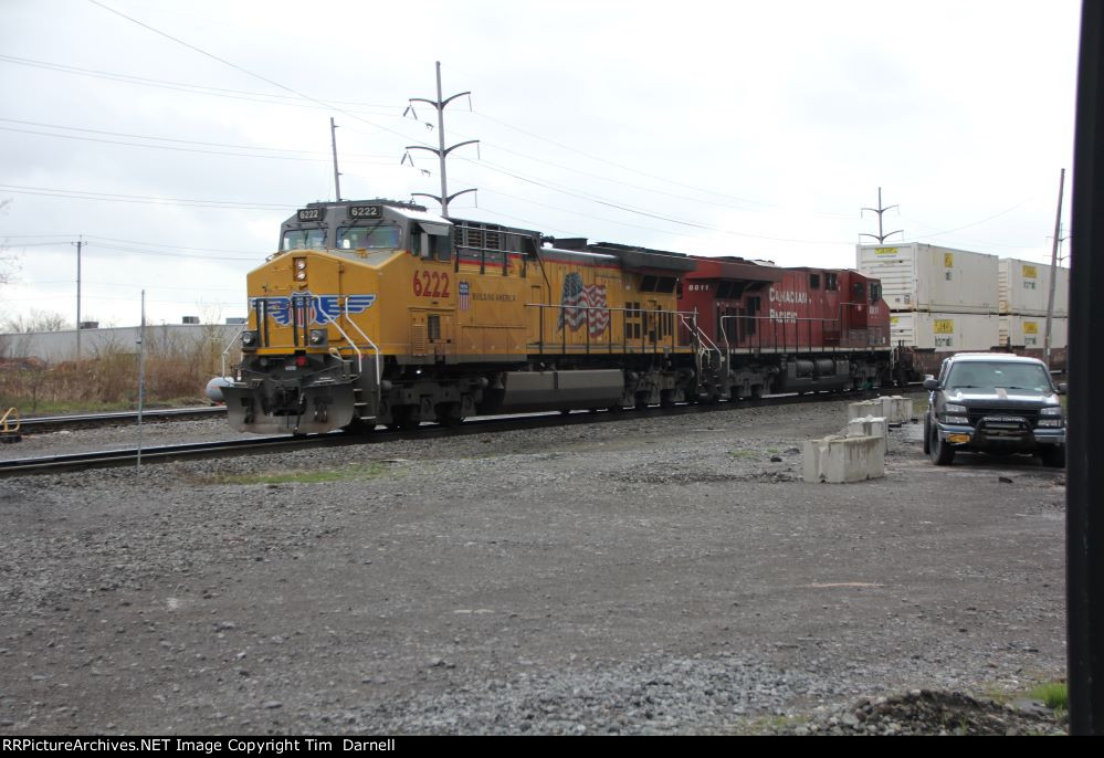 UP 6222, CP 8811 on 264